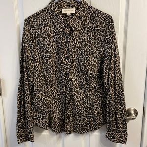 Jones New York button front shirt. Like new. Size large.